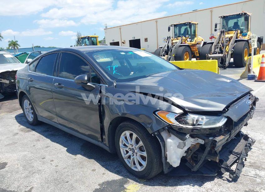 2016 Ford Fusion S (VIN 3FA6P0G72GR128622) main photo