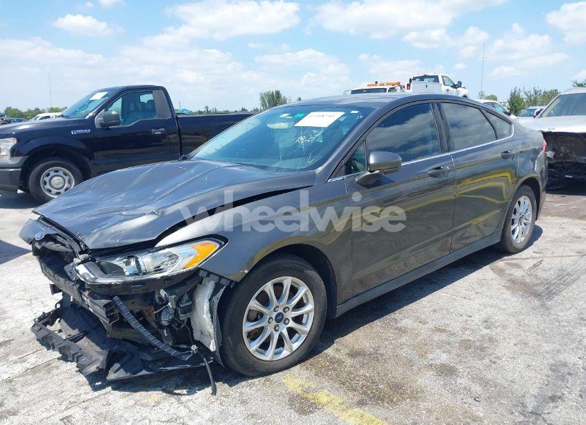 Photo 2 of 2016 Ford Fusion S (VIN 3FA6P0G72GR128622)