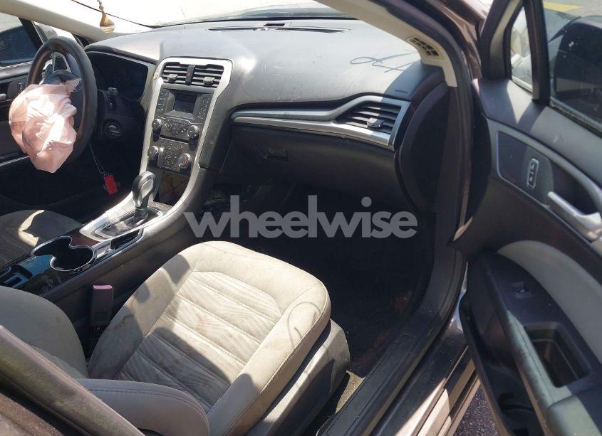 Photo 5 of 2016 Ford Fusion S (VIN 3FA6P0G72GR128622)