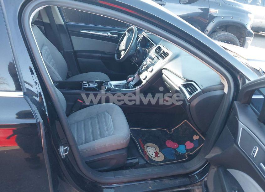 Photo 5 of 2016 Ford Fusion S (VIN 3FA6P0G72GR202251)