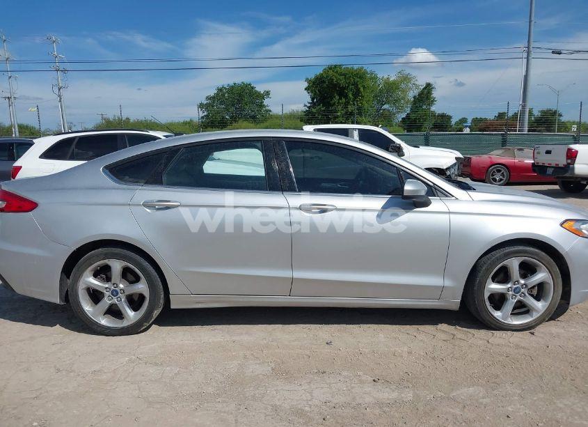 Photo 13 of 2019 Ford Fusion S (VIN 3FA6P0G72KR136048)
