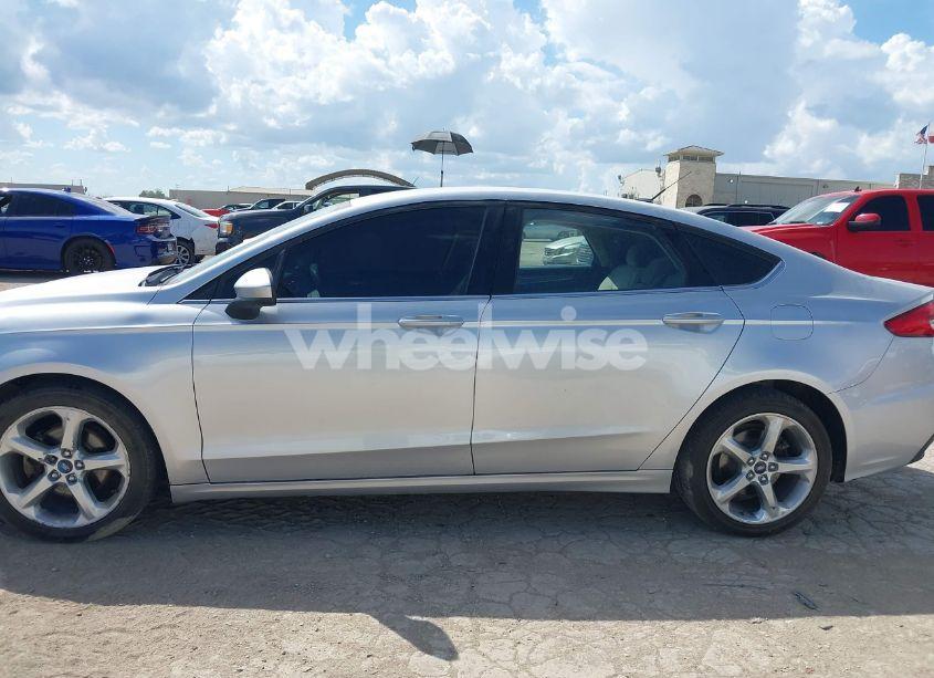 Photo 14 of 2019 Ford Fusion S (VIN 3FA6P0G72KR136048)