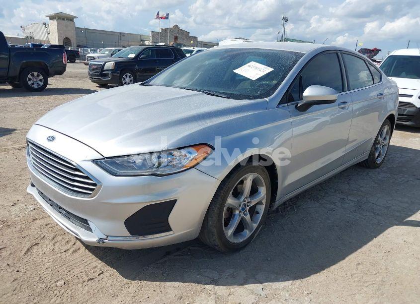 Photo 2 of 2019 Ford Fusion S (VIN 3FA6P0G72KR136048)