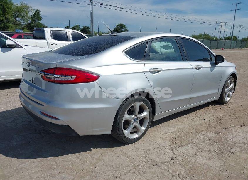 Photo 4 of 2019 Ford Fusion S (VIN 3FA6P0G72KR136048)