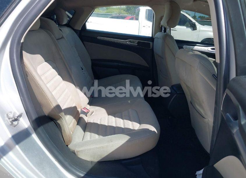 Photo 8 of 2019 Ford Fusion S (VIN 3FA6P0G72KR136048)