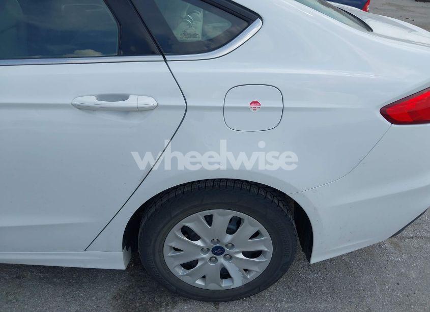 Photo 17 of 2019 Ford Fusion S (VIN 3FA6P0G72KR154050)