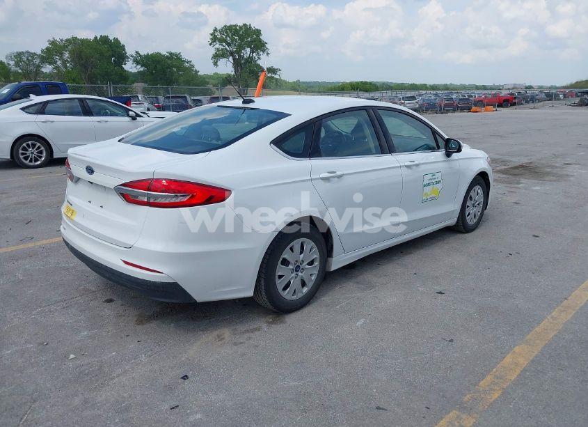 Photo 4 of 2019 Ford Fusion S (VIN 3FA6P0G72KR154050)