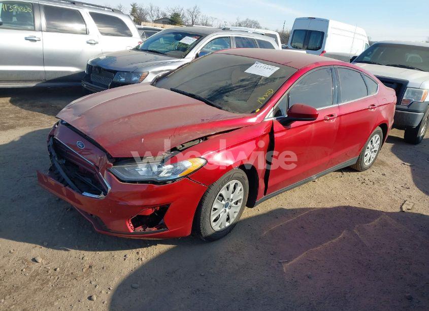Photo 2 of 2020 Ford Fusion S (VIN 3FA6P0G72LR218587)