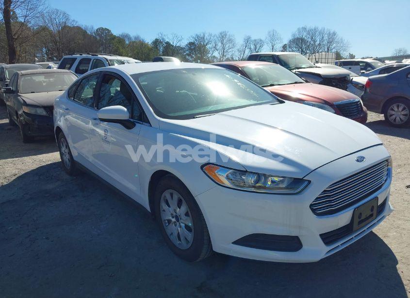 2013 Ford Fusion S (VIN 3FA6P0G73DR127958) main photo