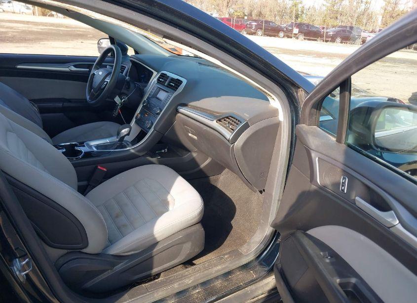 Photo 5 of 2014 Ford Fusion S (VIN 3FA6P0G73ER251679)