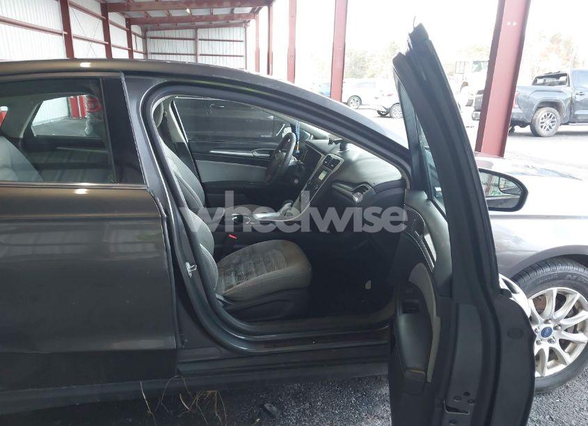 Photo 5 of 2016 Ford Fusion S (VIN 3FA6P0G73GR177327)