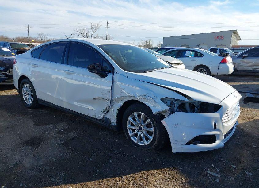 2016 Ford Fusion S (VIN 3FA6P0G73GR369010) main photo