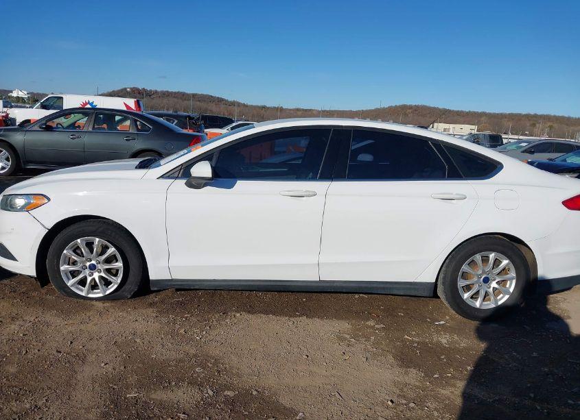 Photo 15 of 2016 Ford Fusion S (VIN 3FA6P0G73GR369010)