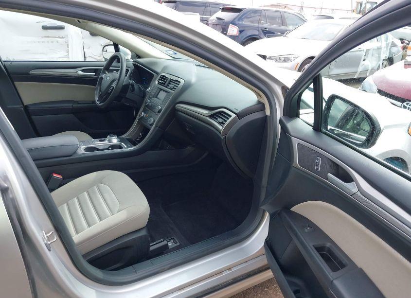 Photo 5 of 2017 Ford Fusion S (VIN 3FA6P0G73HR184490)