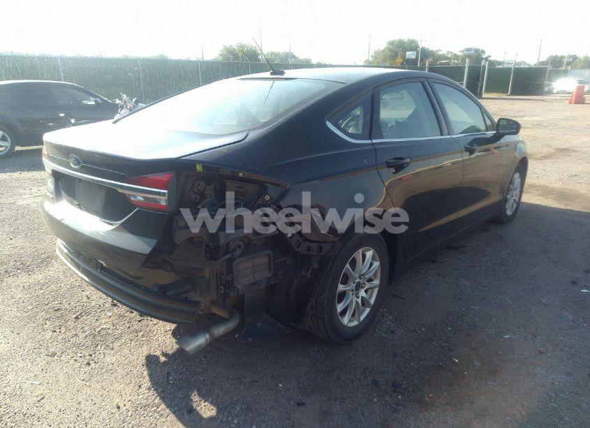 Photo 4 of 2017 Ford Fusion S (VIN 3FA6P0G73HR231761)