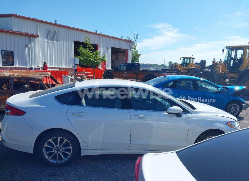 Photo 13 of 2017 Ford Fusion S (VIN 3FA6P0G73HR415923)