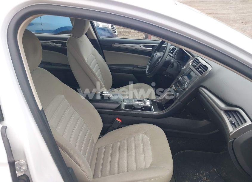 Photo 5 of 2017 Ford Fusion S (VIN 3FA6P0G73HR415923)