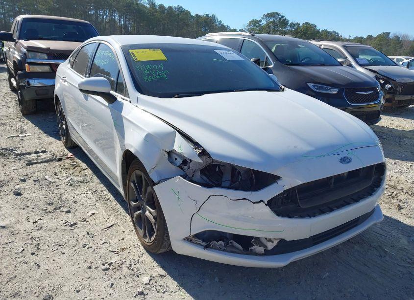 2018 Ford Fusion S (VIN 3FA6P0G73JR210382) main photo