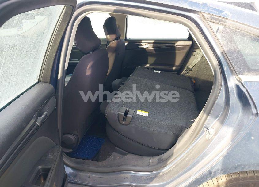 Photo 8 of 2018 Ford Fusion S (VIN 3FA6P0G73JR256391)