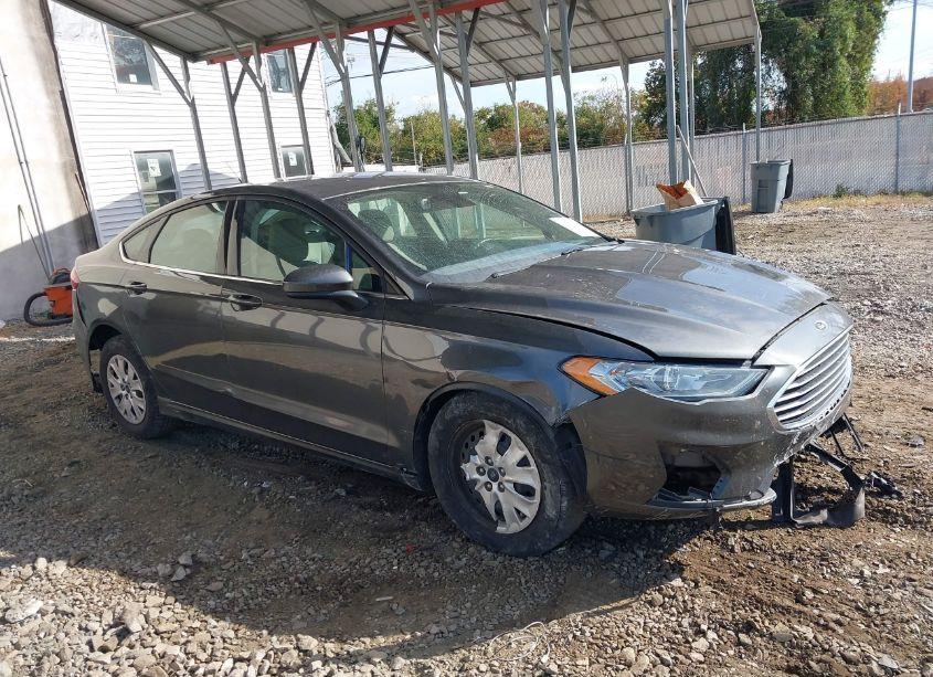 Photo 13 of 2019 Ford Fusion S (VIN 3FA6P0G73KR158883)