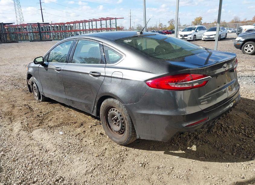 Photo 3 of 2019 Ford Fusion S (VIN 3FA6P0G73KR158883)