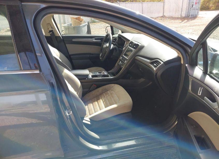 Photo 5 of 2019 Ford Fusion S (VIN 3FA6P0G73KR158883)