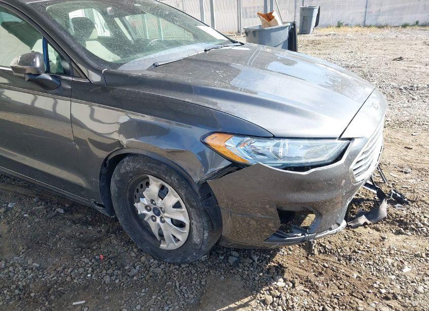Photo 6 of 2019 Ford Fusion S (VIN 3FA6P0G73KR158883)