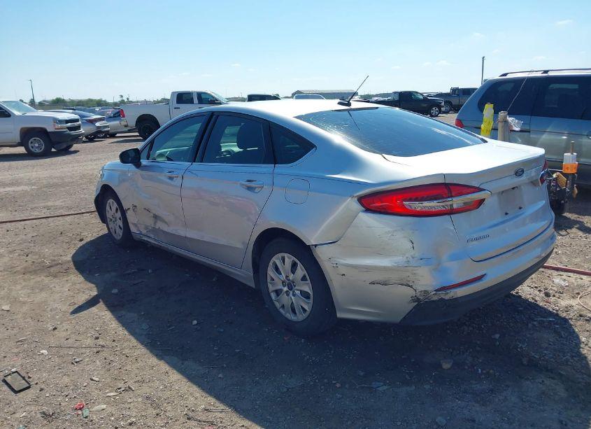 Photo 3 of 2019 Ford Fusion S (VIN 3FA6P0G73KR171228)