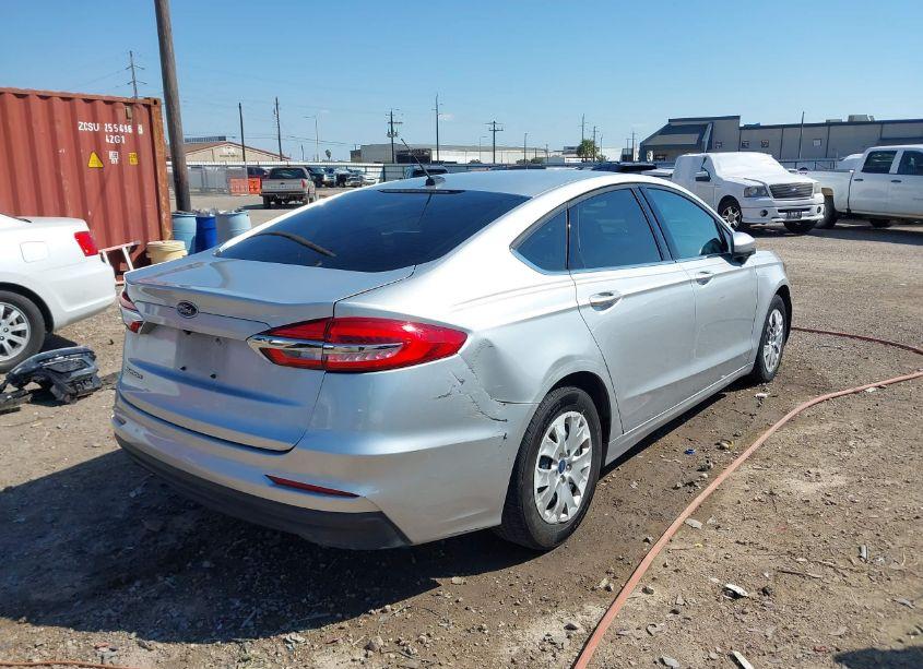 Photo 4 of 2019 Ford Fusion S (VIN 3FA6P0G73KR171228)