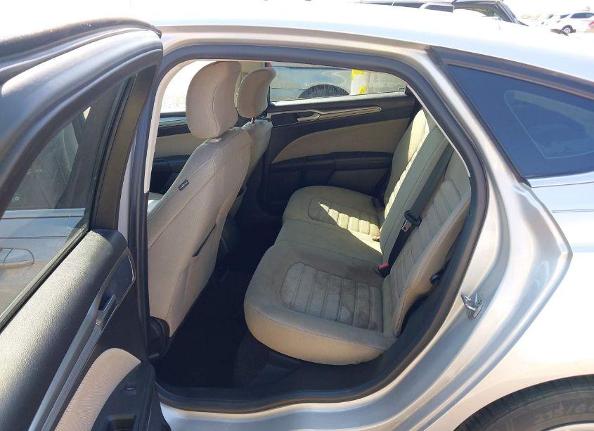 Photo 8 of 2019 Ford Fusion S (VIN 3FA6P0G73KR171228)