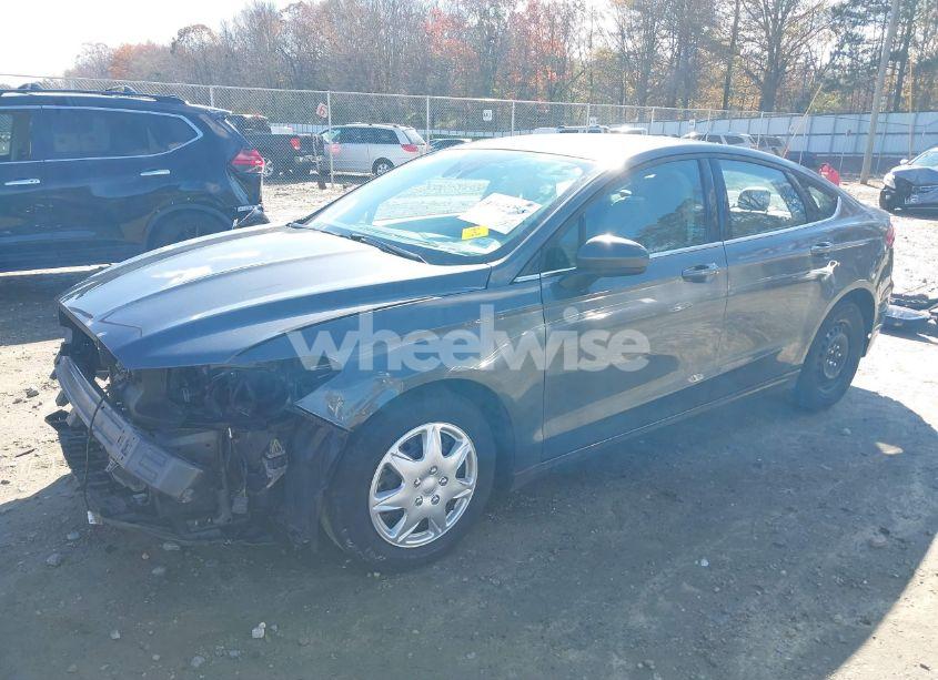 Photo 2 of 2019 Ford Fusion S (VIN 3FA6P0G73KR280465)