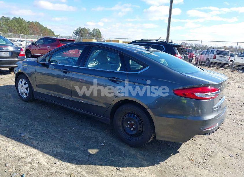 Photo 3 of 2019 Ford Fusion S (VIN 3FA6P0G73KR280465)