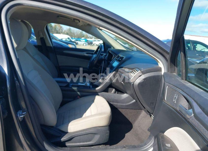 Photo 5 of 2019 Ford Fusion S (VIN 3FA6P0G73KR280465)