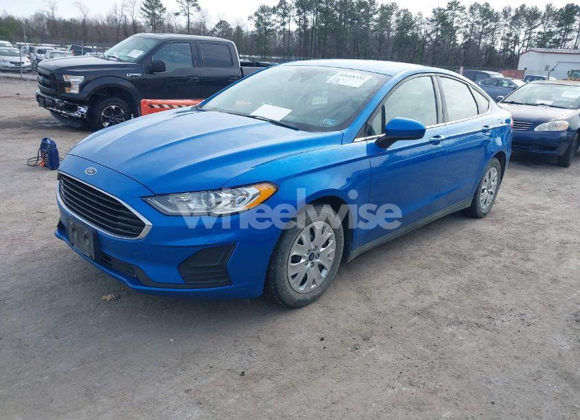Photo 2 of 2020 Ford Fusion S (VIN 3FA6P0G73LR234443)