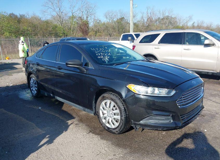 2014 Ford Fusion S (VIN 3FA6P0G74ER310674) main photo