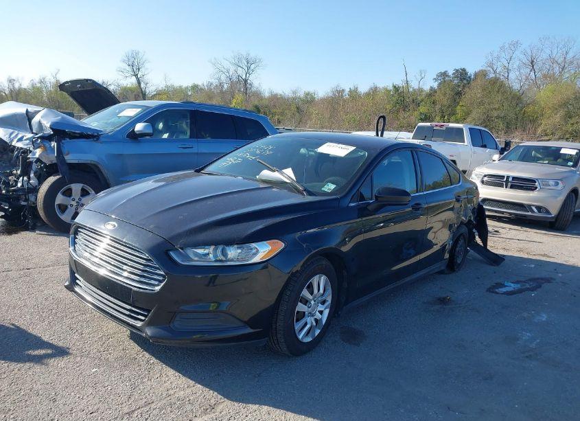 Photo 2 of 2014 Ford Fusion S (VIN 3FA6P0G74ER310674)