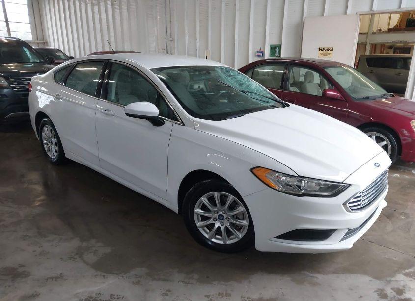 2017 Ford Fusion S (VIN 3FA6P0G74HR318911) main photo