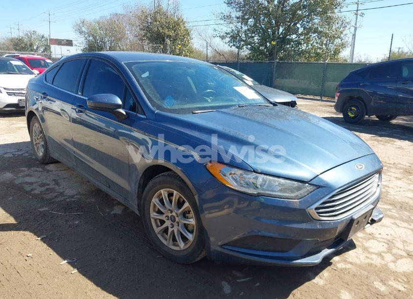 2018 Ford Fusion S (VIN 3FA6P0G74JR150077) main photo