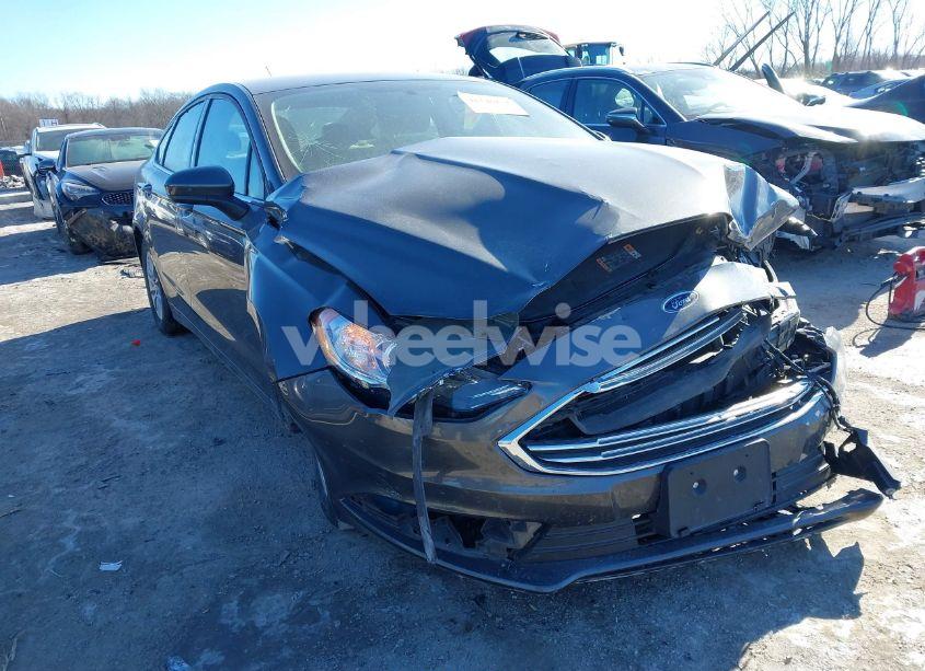 2018 Ford Fusion S (VIN 3FA6P0G74JR167042) main photo