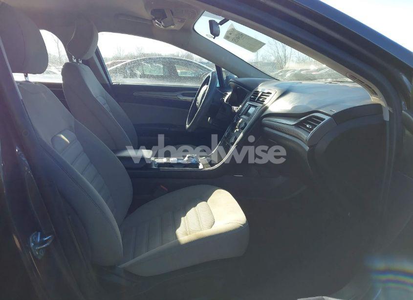 Photo 5 of 2018 Ford Fusion S (VIN 3FA6P0G74JR167042)