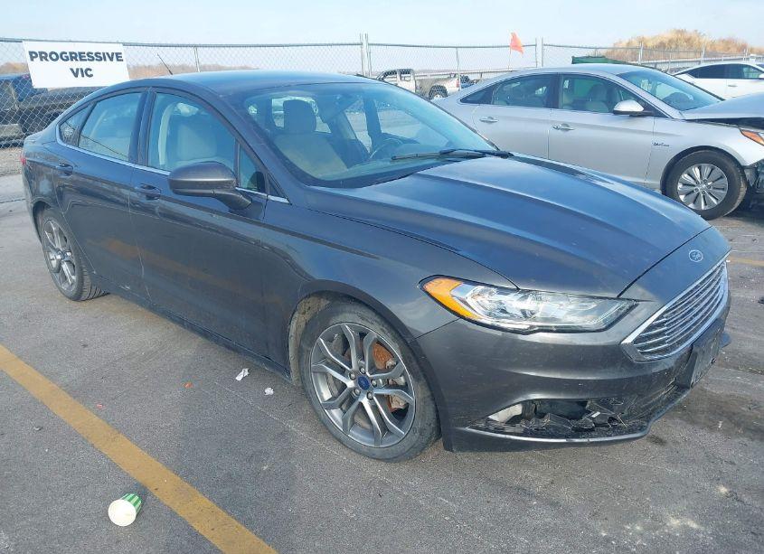 2018 Ford Fusion S (VIN 3FA6P0G74JR188814) main photo