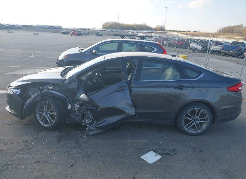 Photo 14 of 2018 Ford Fusion S (VIN 3FA6P0G74JR188814)