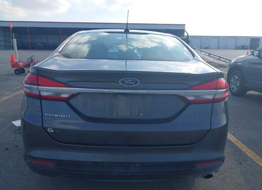Photo 16 of 2018 Ford Fusion S (VIN 3FA6P0G74JR188814)