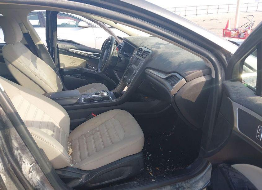 Photo 5 of 2018 Ford Fusion S (VIN 3FA6P0G74JR188814)