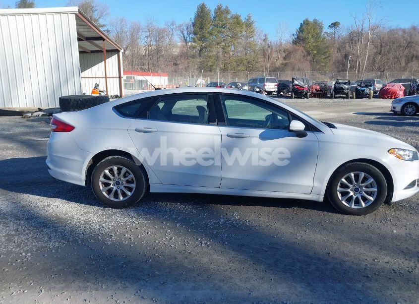 Photo 13 of 2018 Ford Fusion S (VIN 3FA6P0G74JR229779)