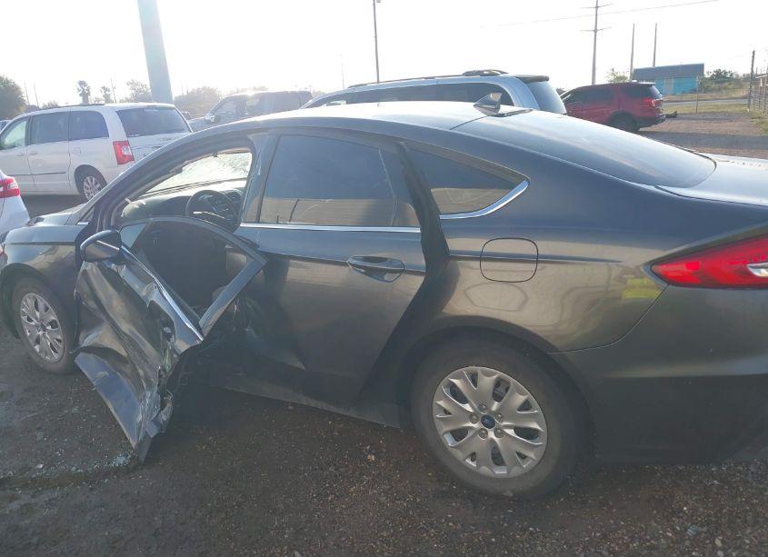 Photo 14 of 2020 Ford Fusion S (VIN 3FA6P0G74LR135520)