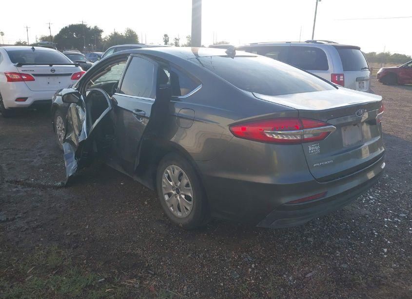 Photo 3 of 2020 Ford Fusion S (VIN 3FA6P0G74LR135520)