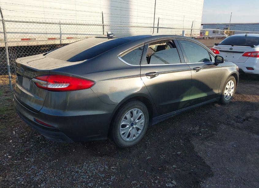 Photo 4 of 2020 Ford Fusion S (VIN 3FA6P0G74LR135520)