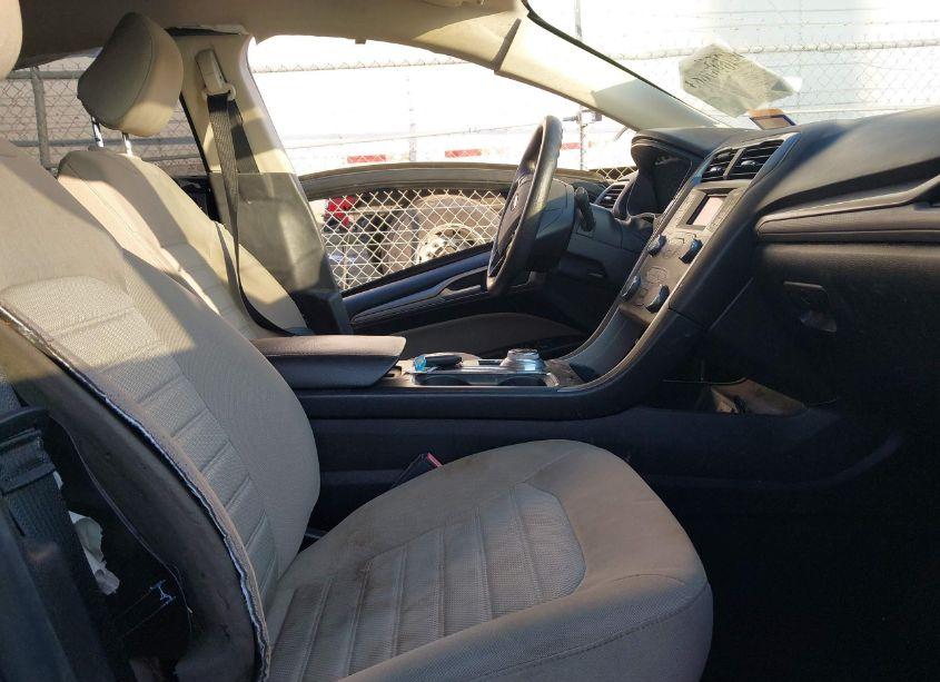 Photo 5 of 2020 Ford Fusion S (VIN 3FA6P0G74LR135520)