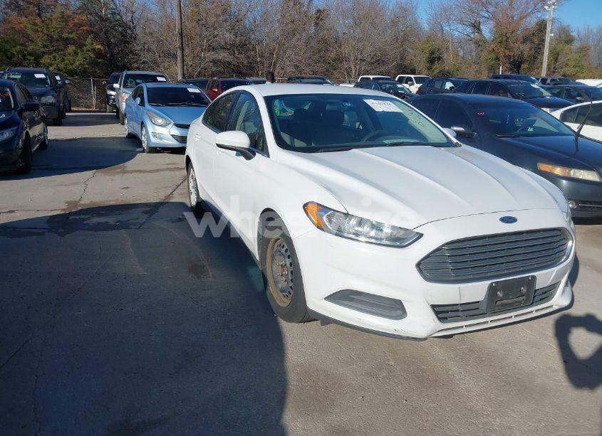 2014 Ford Fusion S (VIN 3FA6P0G75ER110323) main photo